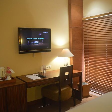 Hotel Mutiara Malioboro Jogyakarta Zewnętrze zdjęcie