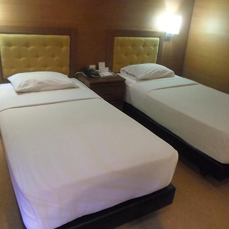 Hotel Mutiara Malioboro Jogyakarta Zewnętrze zdjęcie