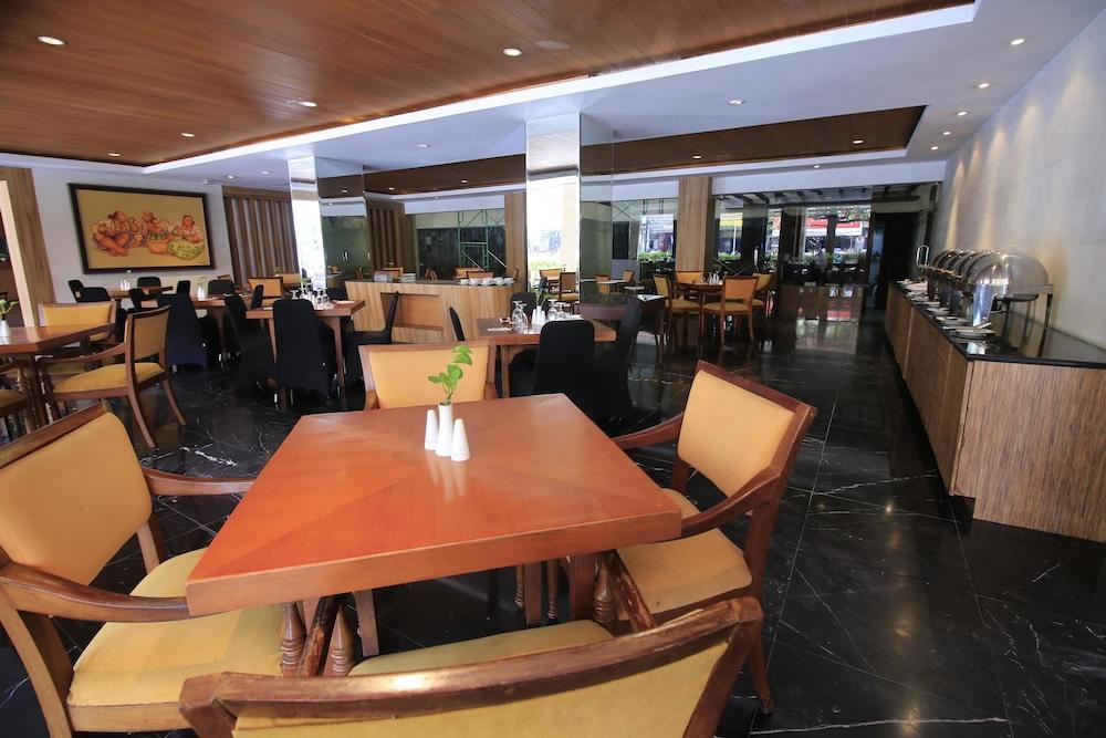 Hotel Mutiara Malioboro Jogyakarta Zewnętrze zdjęcie