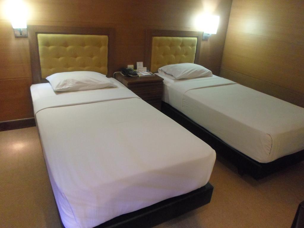 Hotel Mutiara Malioboro Jogyakarta Zewnętrze zdjęcie