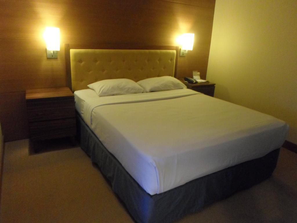 Hotel Mutiara Malioboro Jogyakarta Zewnętrze zdjęcie