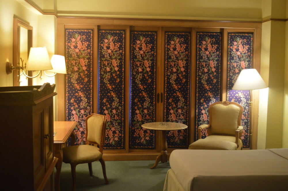Hotel Mutiara Malioboro Jogyakarta Zewnętrze zdjęcie