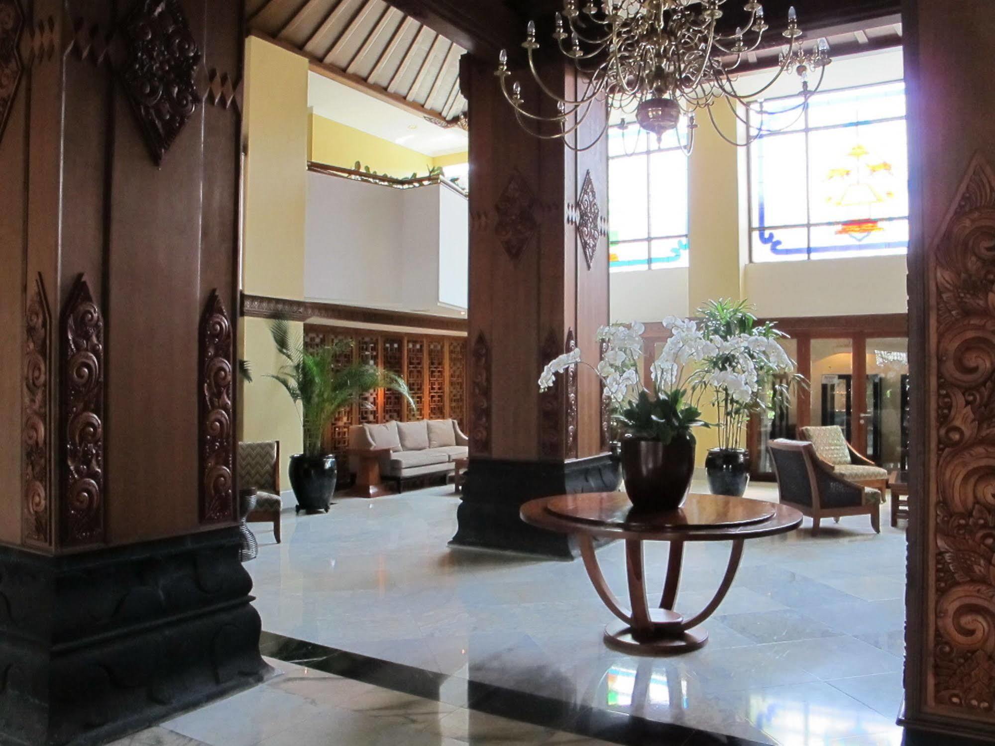Hotel Mutiara Malioboro Jogyakarta Zewnętrze zdjęcie
