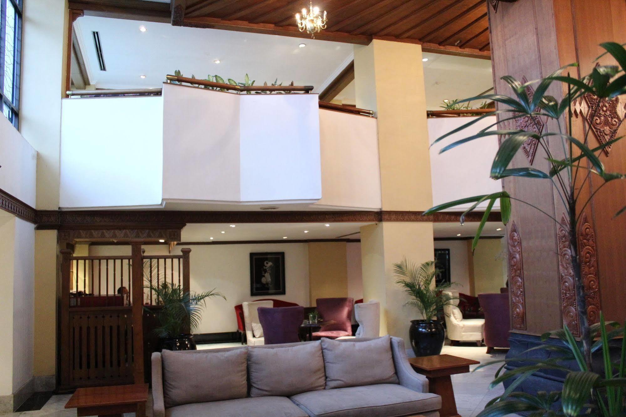 Hotel Mutiara Malioboro Jogyakarta Zewnętrze zdjęcie