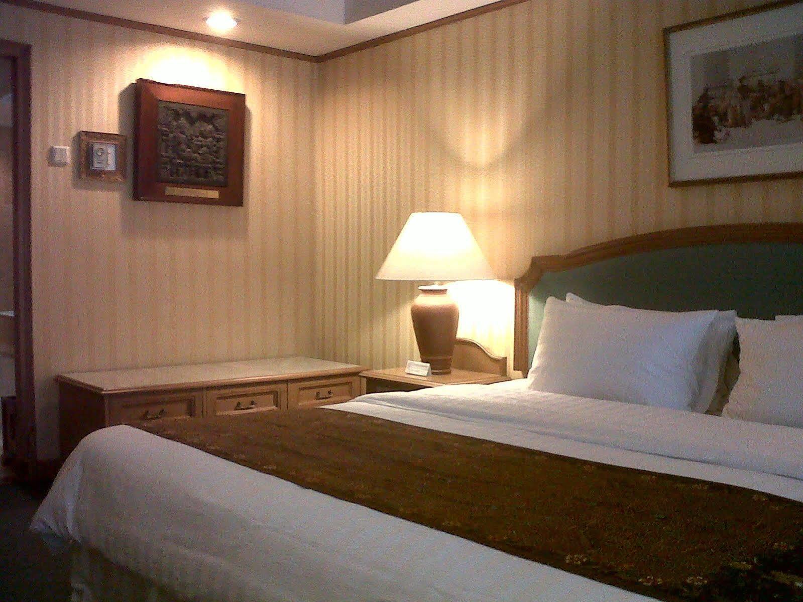 Hotel Mutiara Malioboro Jogyakarta Zewnętrze zdjęcie