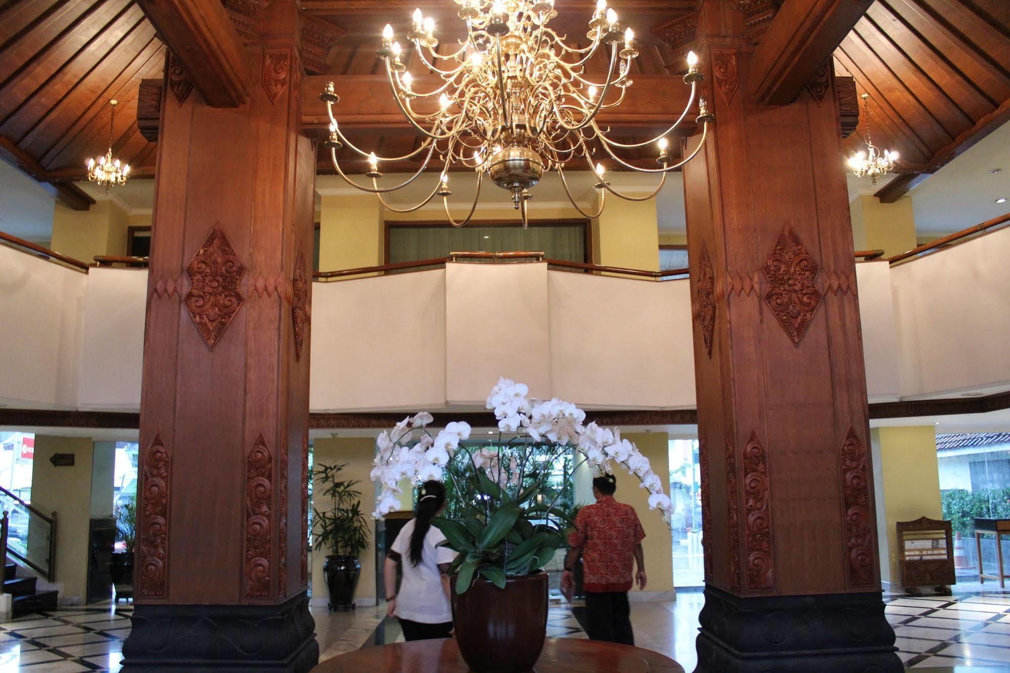 Hotel Mutiara Malioboro Jogyakarta Zewnętrze zdjęcie