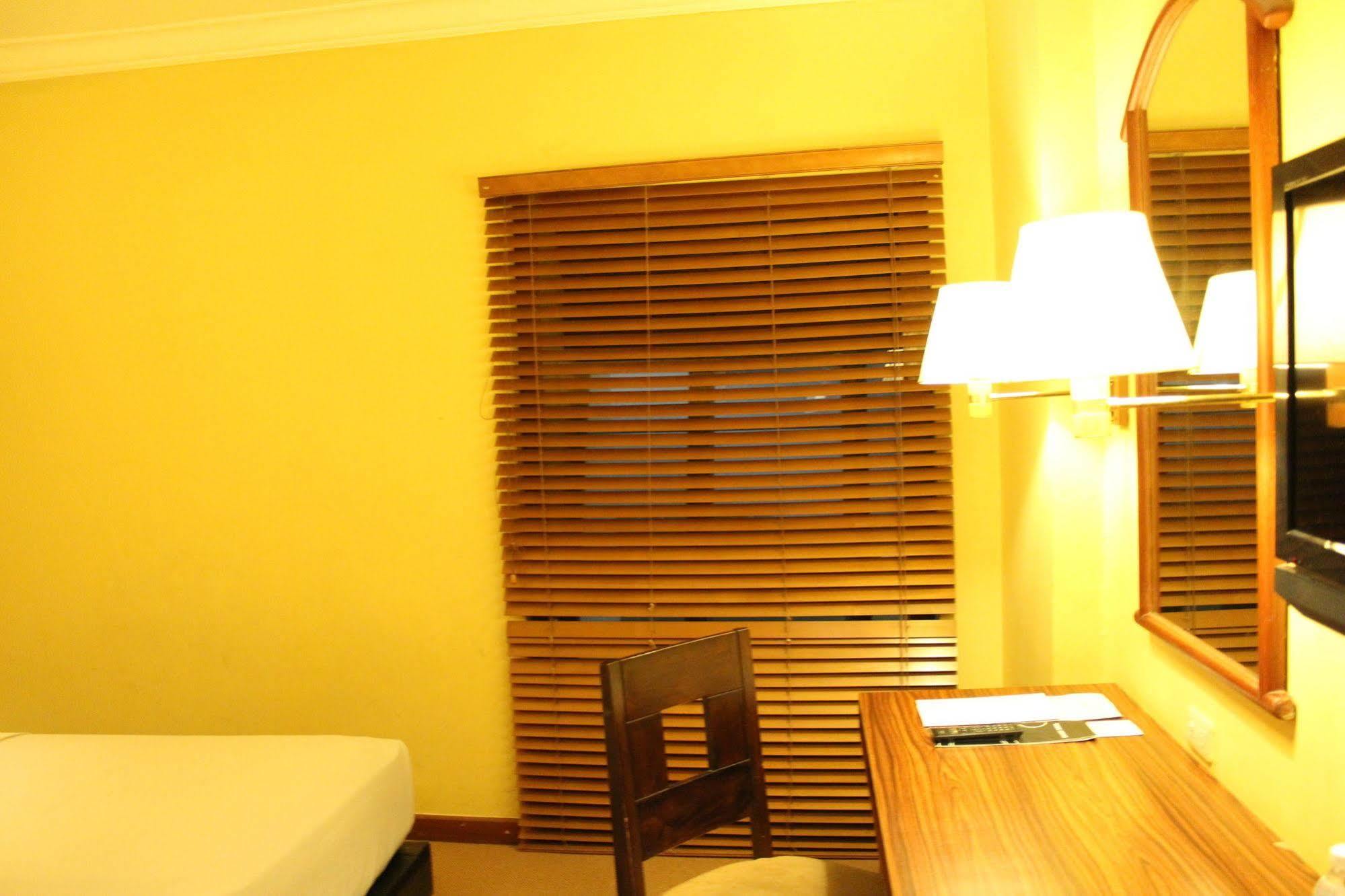 Hotel Mutiara Malioboro Jogyakarta Zewnętrze zdjęcie