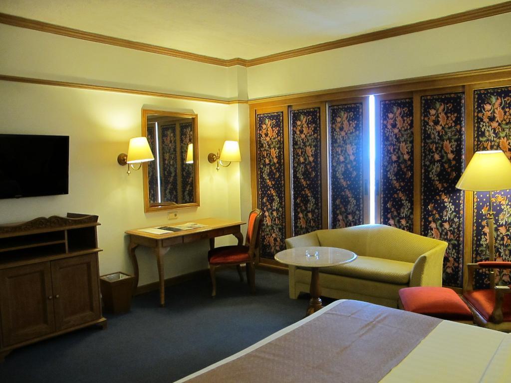 Hotel Mutiara Malioboro Jogyakarta Zewnętrze zdjęcie